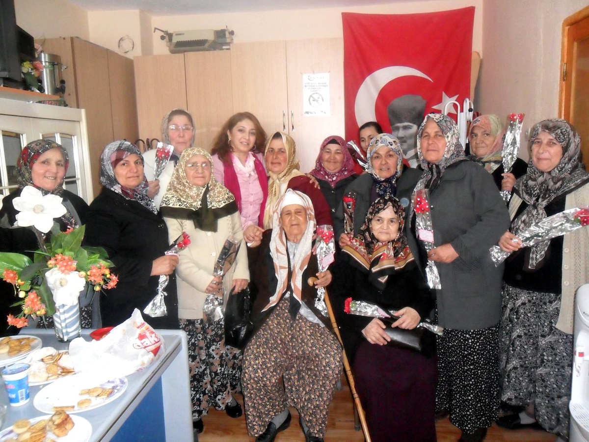 Gazi Eşleri, Kadınlar Günü\'nü Kutladı