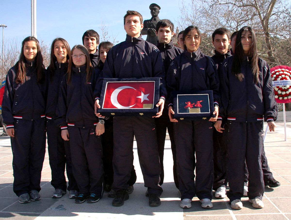 Gelibolu Yarımadası\'ndan Cumhurbaşkanı Gül\'e Toprak, Bayrak ve Deniz Suyu