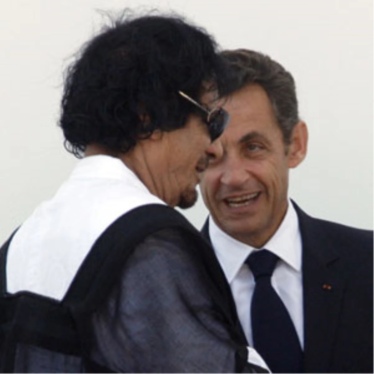Kaddafi\'den Sarkozy\'e Seçim Yardımı İddiası Yine Gündemde: "50 Milyon Avroluk Yardımın Belgesi Var"
