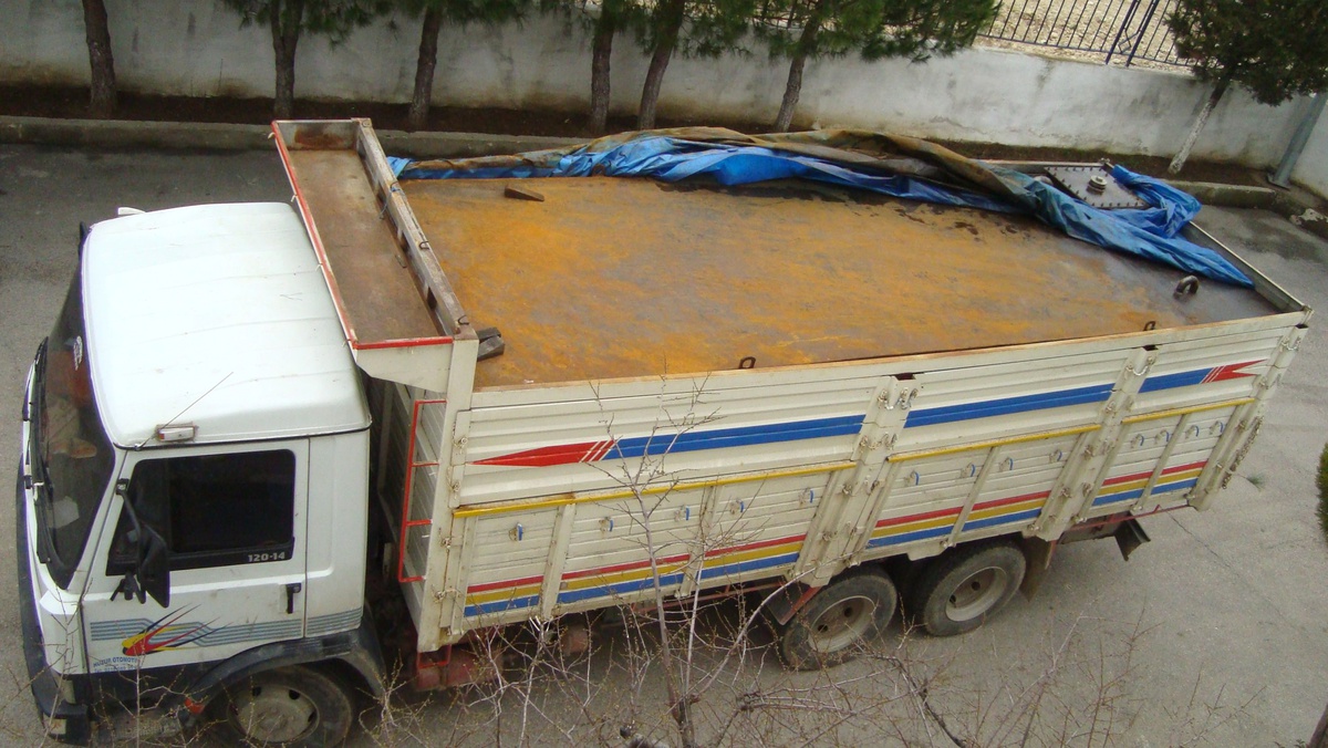 Kamyonetin Gizli Bölmesinden 9 Ton Kaçak Mazot Çıktı