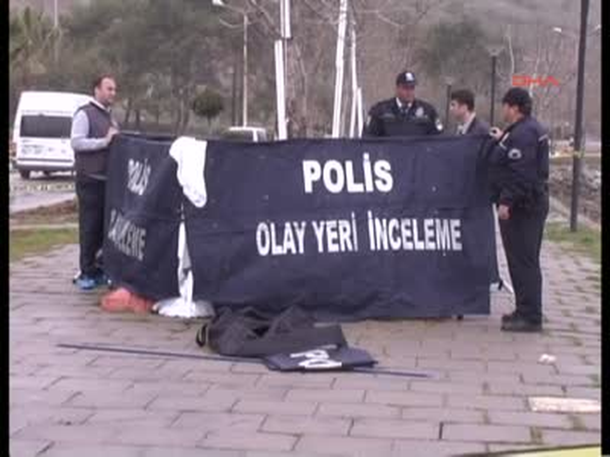 Kızı Ölen Anneyi Kadın Polis Teselli Etti