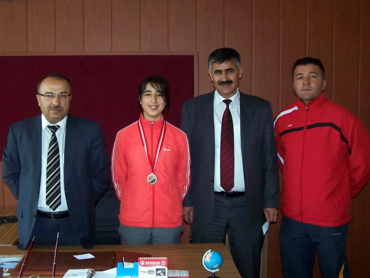 Liseli Karateci Antalya Şampiyonu Oldu