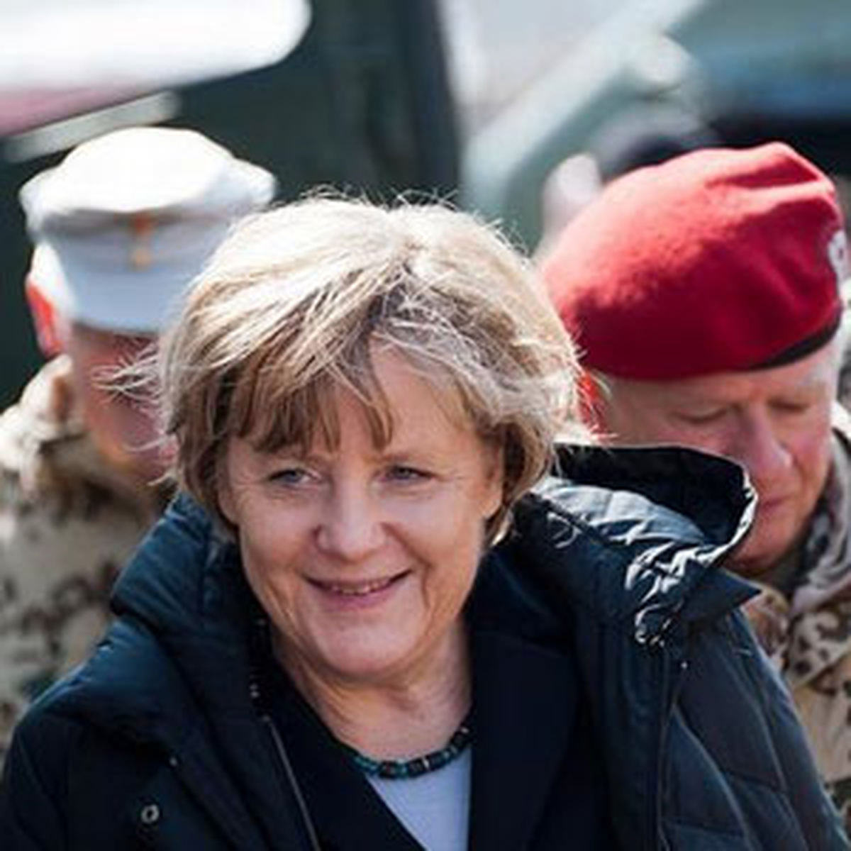 Merkel Afganistan\'a Gitti