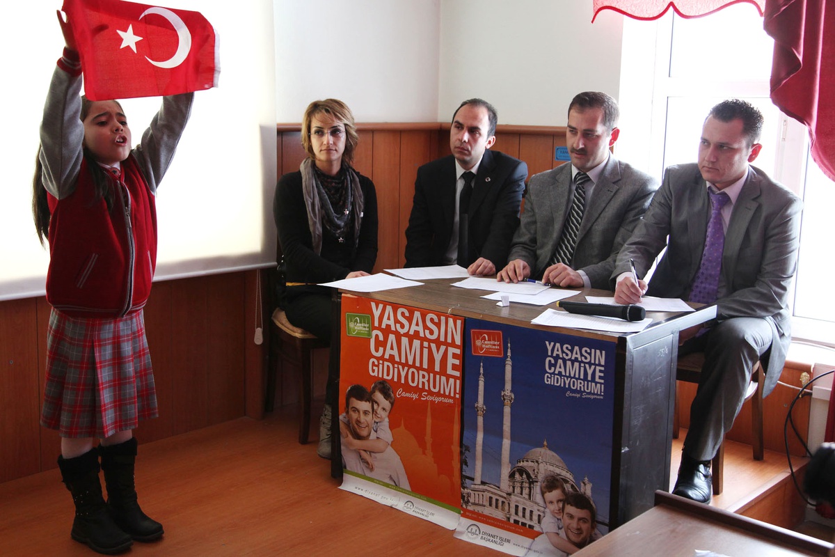 Minikler İstiklal Marşı\'nı Ezbere Okudu