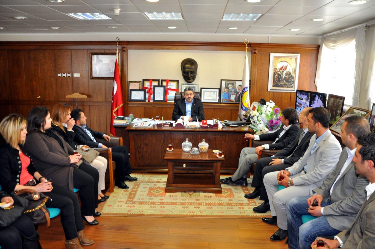 Nazillili Ak Partili Gençler MHP'li Başkan Alıcık'ı Ziyaret Etti