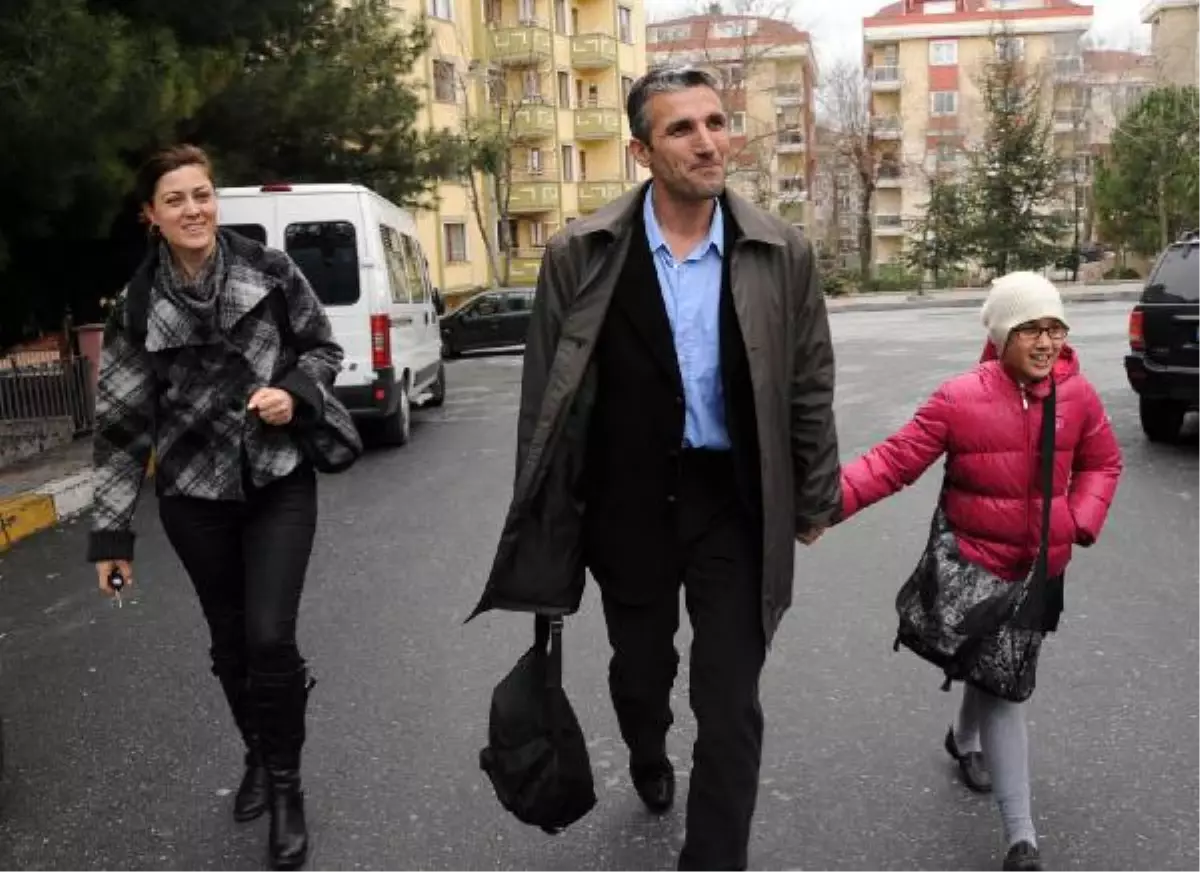 Nedim Şener'in İlk İşi, Kızını Elinden Tutarak Okula Götürmek Oldu