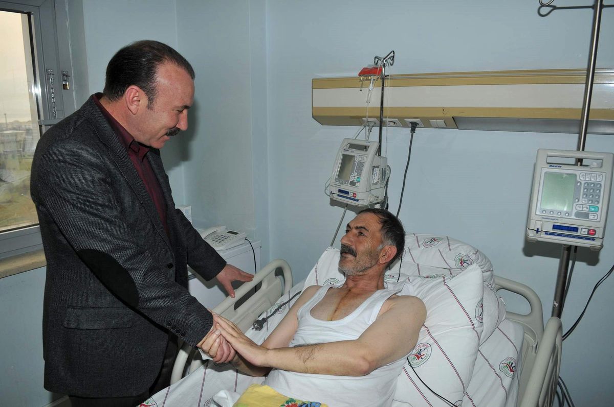 Nevzat Doğan, Moral Dağıttı