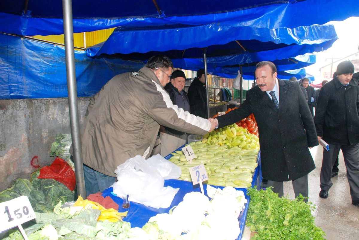 Nevzat Doğan, Tavşantepe\'de Pazar Yaptı