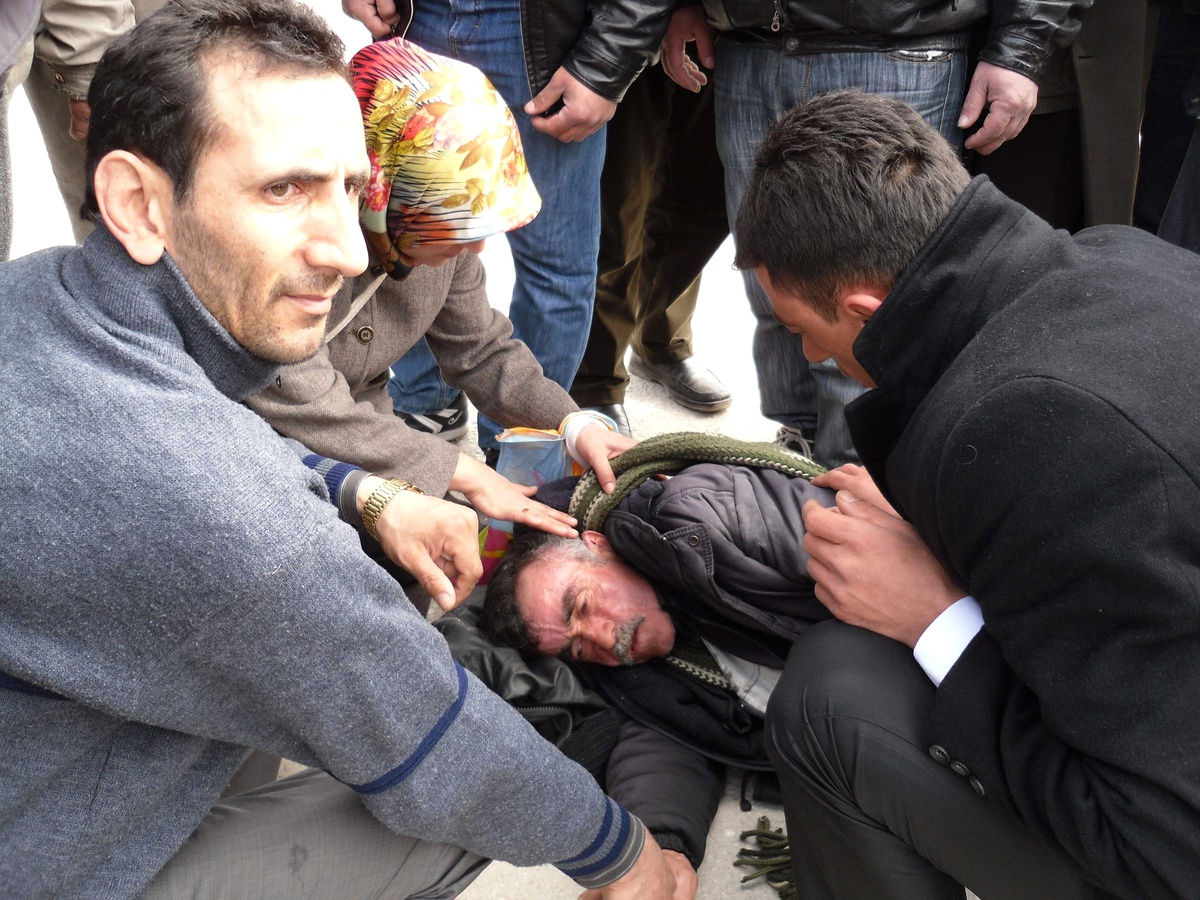 Otomobilin Çarptığı Yaşlı Adam Yaralandı