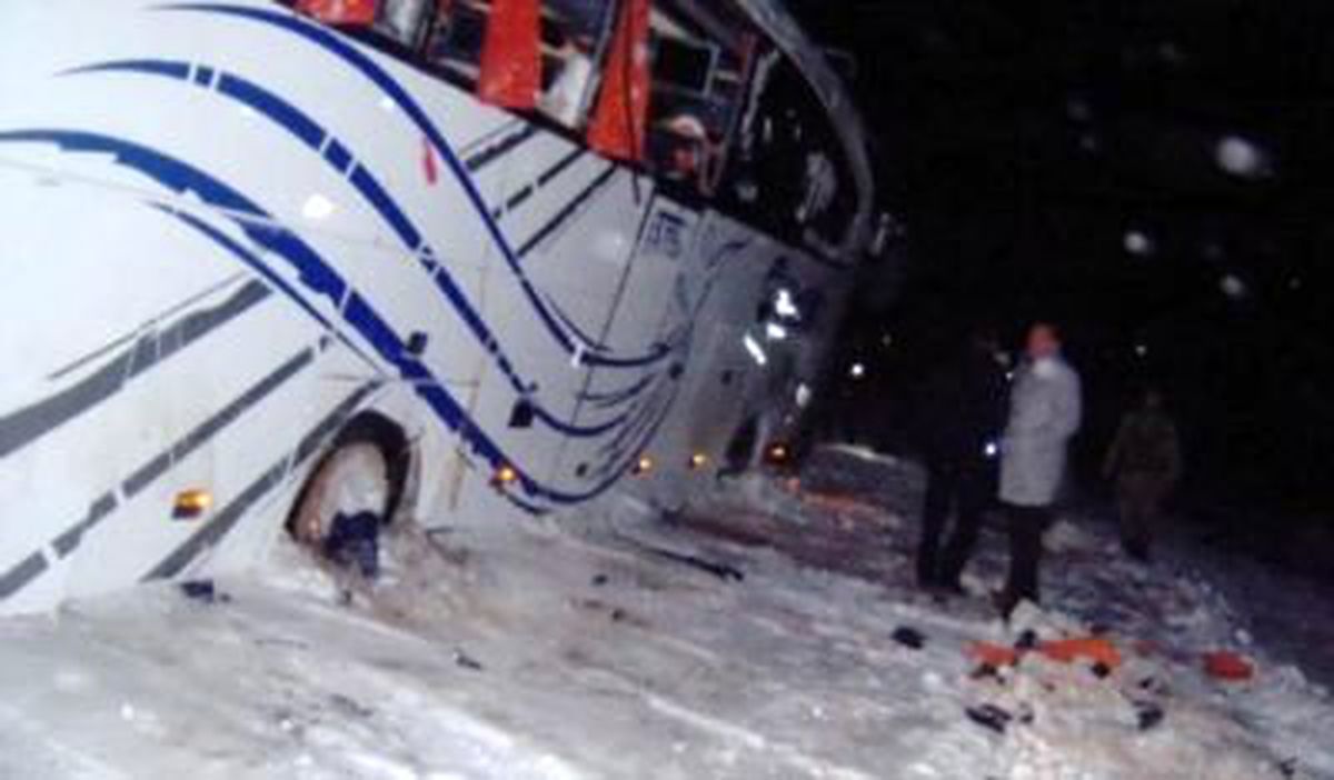 Sivas\'ta Yolcu Otobüsü Devrildi: 1 Ölü, 25 Yaralı