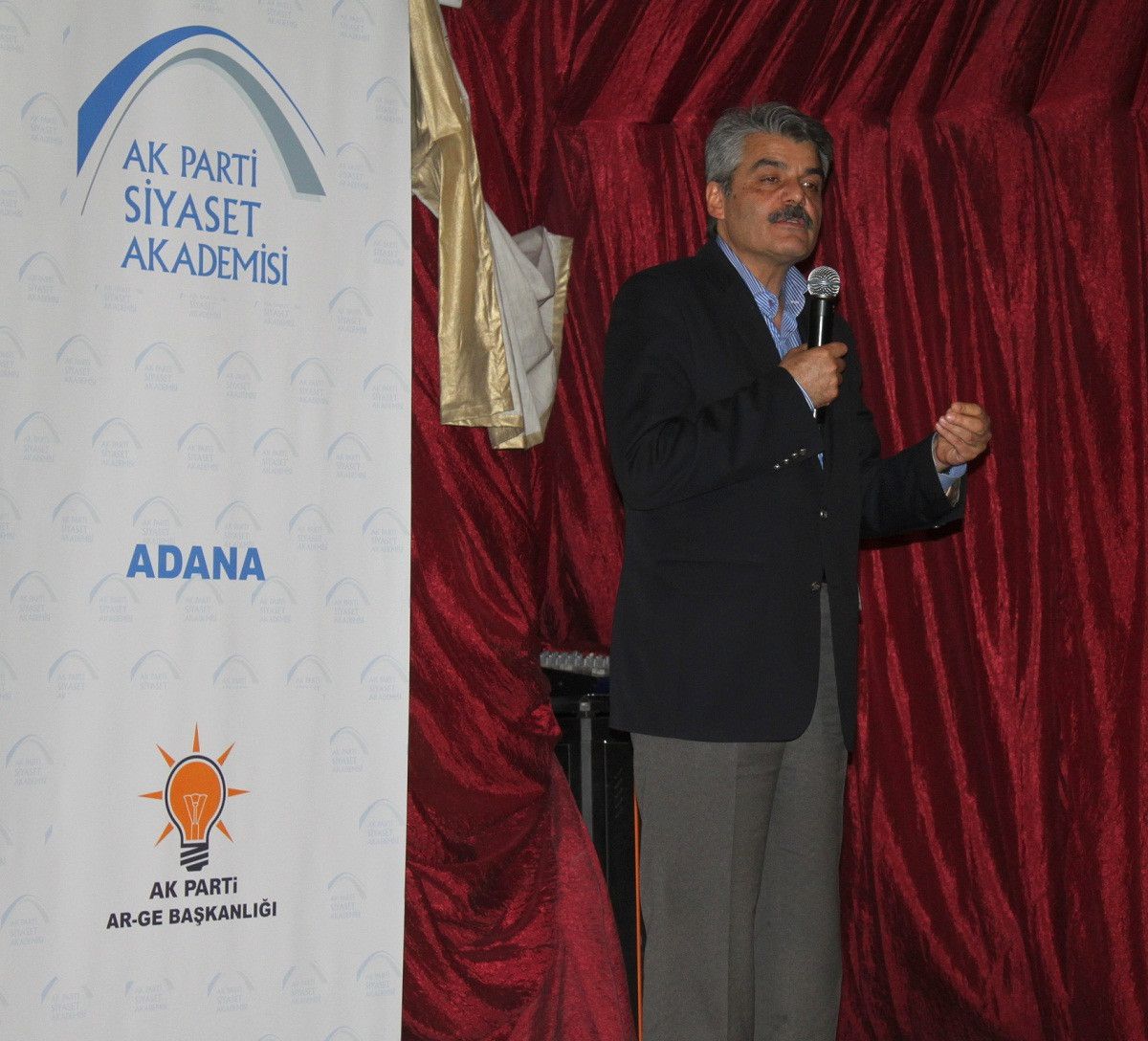 Siyaset Akademisinde İlk Ders Zili Çaldı