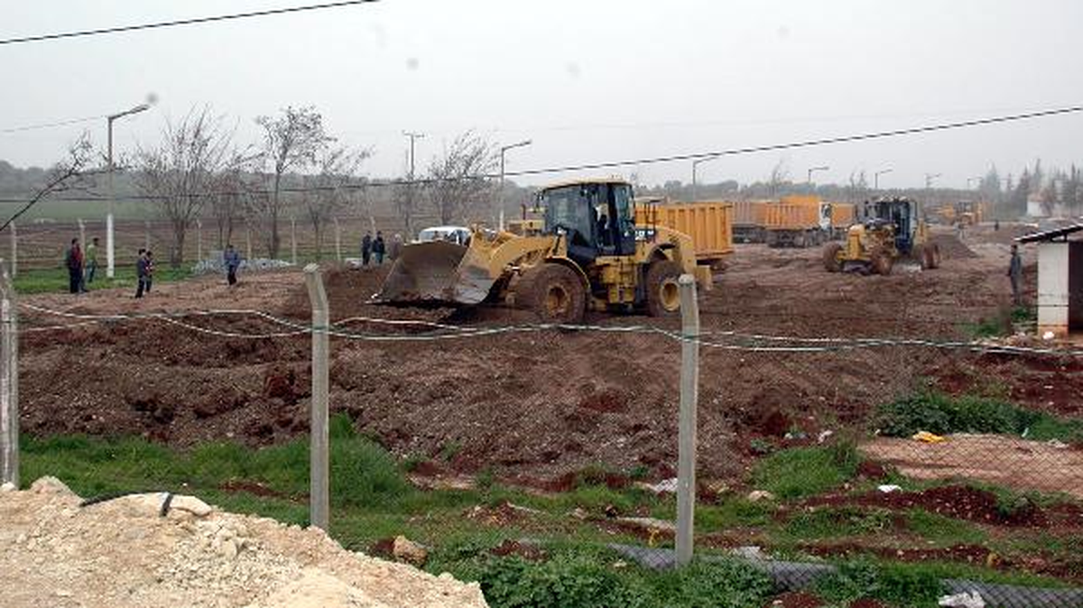 Suriyelilerin Türkiye\'ye Kaçışı Sürüyor