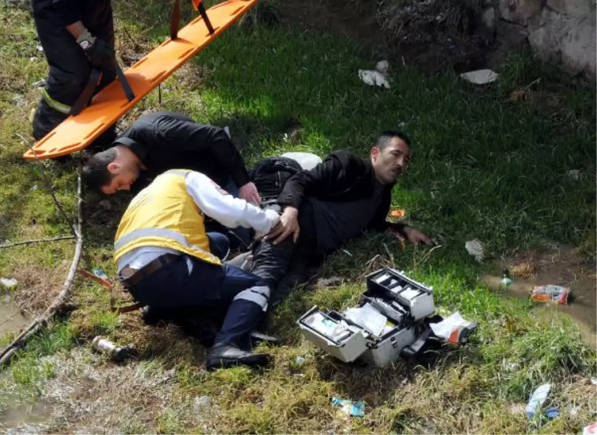 Tokat\'ta Otomobilin Çarptığı Yaya Dereye Uçtu