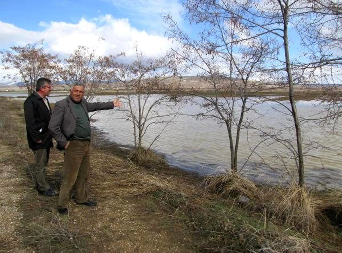 Yalıhüyük'te 100 Dekarlık Ekili Alan Sular Altında Kaldı