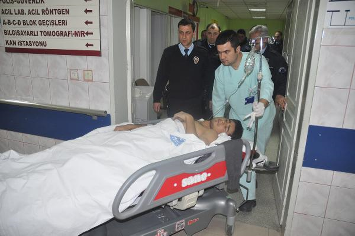 Arkadaşını Bıçakladı, Polisi Arayıp Teslim Oldu