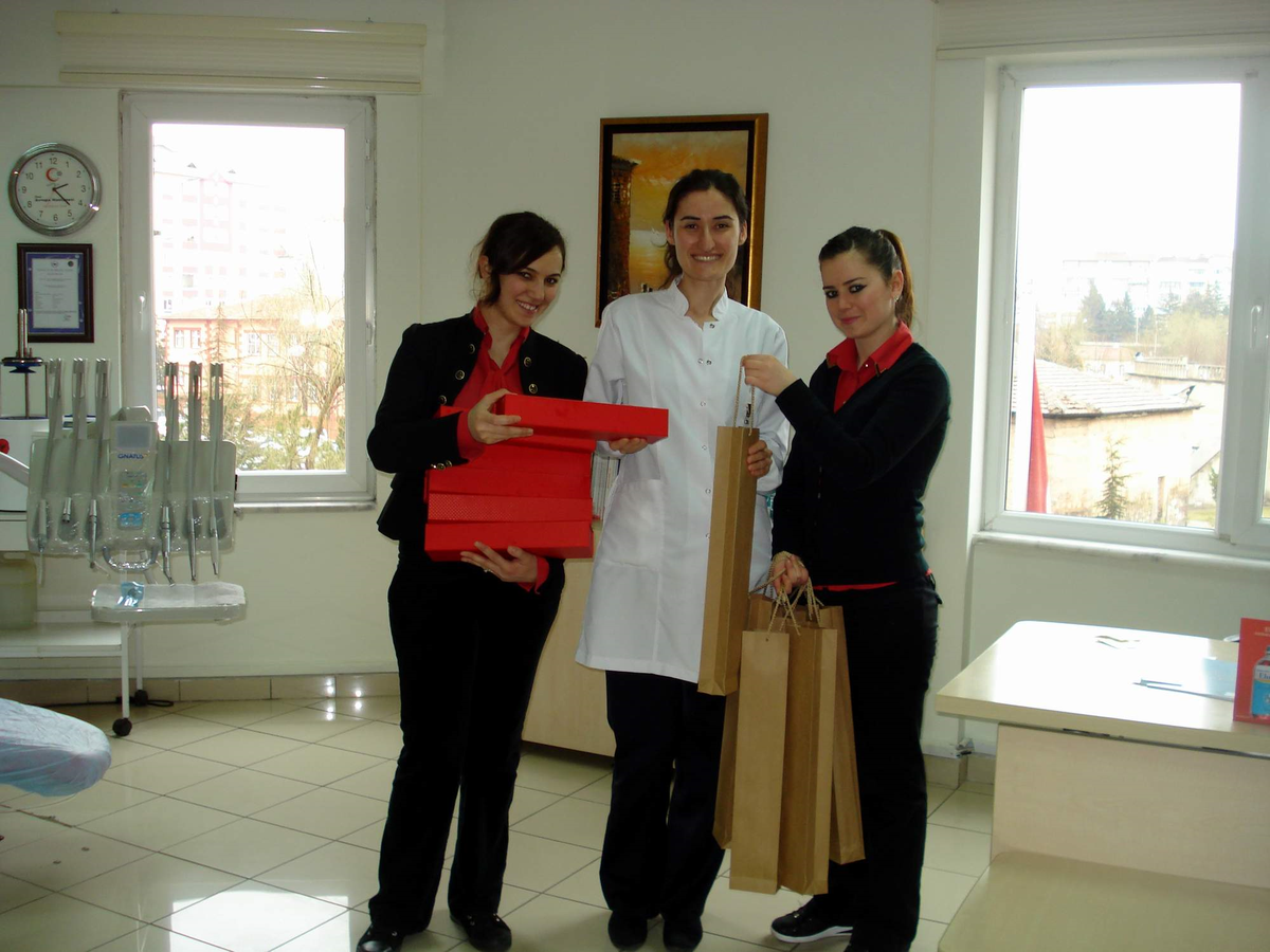 Avrupa Hastanesi\'nden Çalışanlarına Kırmızı Gül Jesti