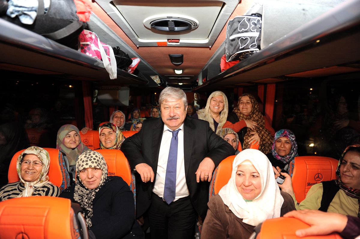 Başkan Akaydın, Kadınları Çanakkale\'ye Uğurladı