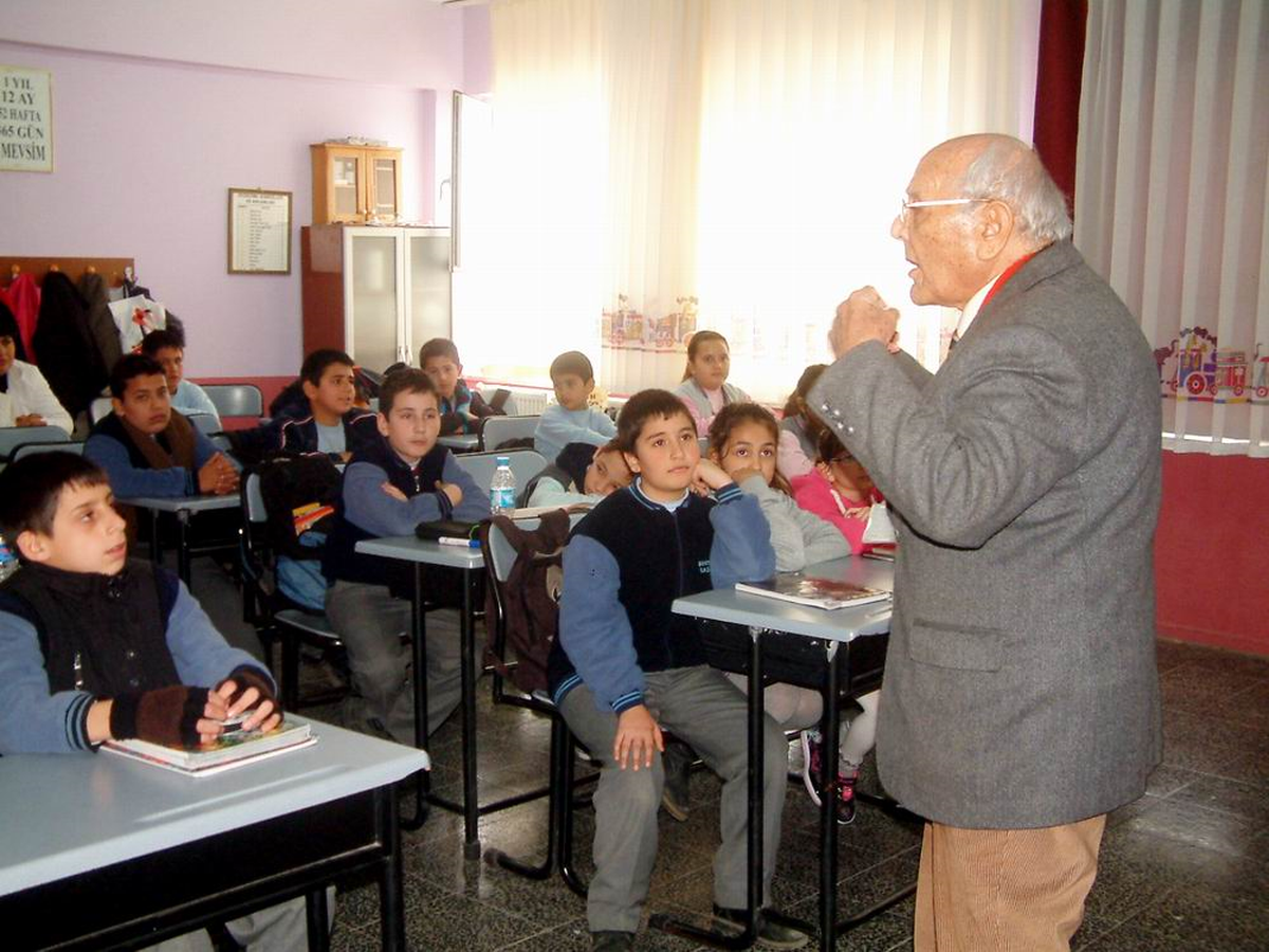 Burhaniye\'de Öğrencilere Tema Eğitimi