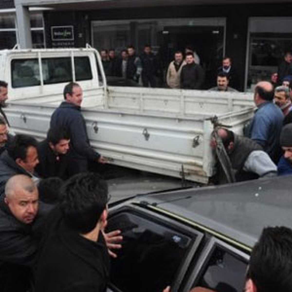 Bursa\'da Zincirleme Kaza: 3 Yaralı
