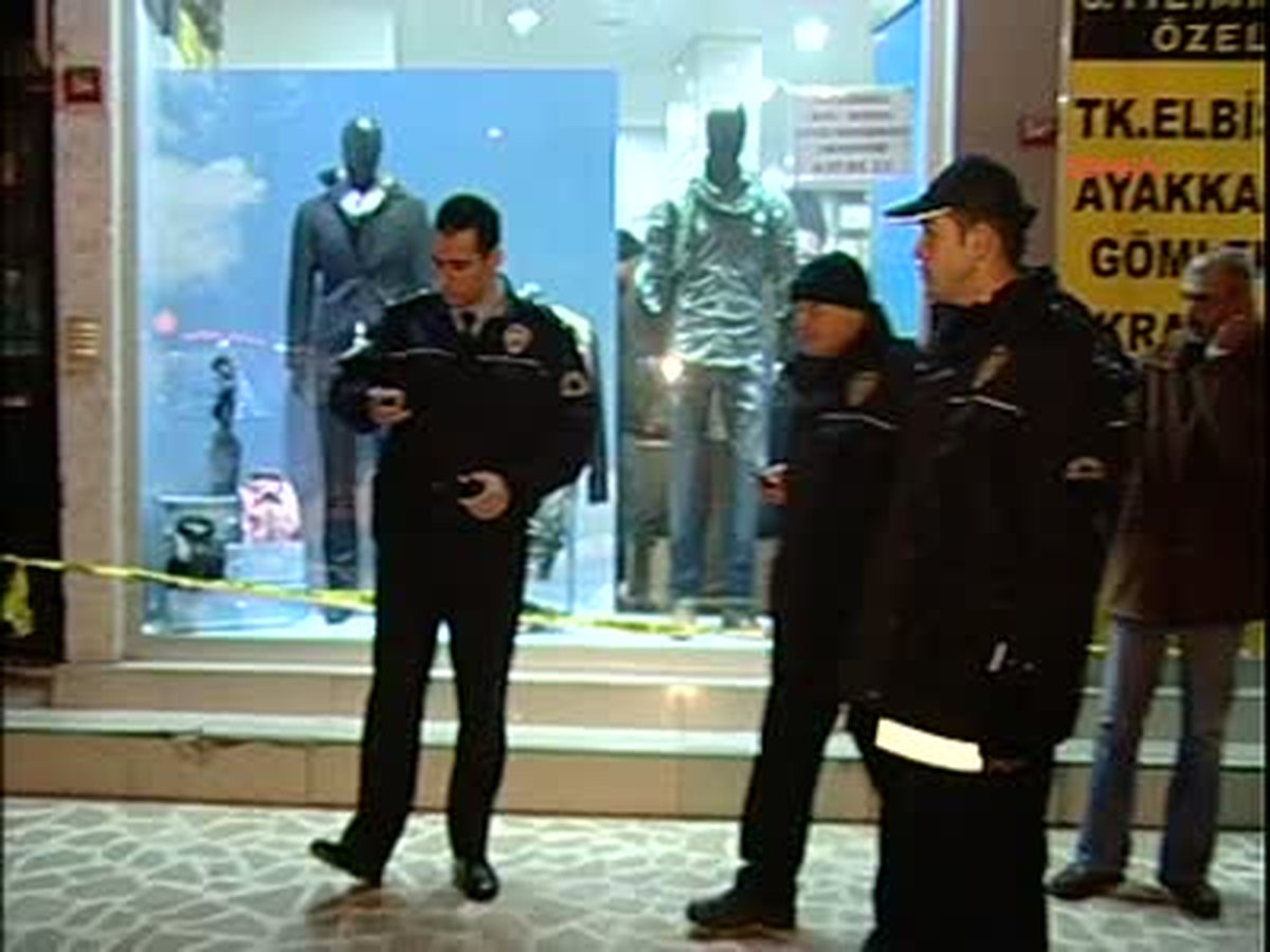 Çekmeköy Ülkü Ocakları\'na Ses Bombalı Saldırı