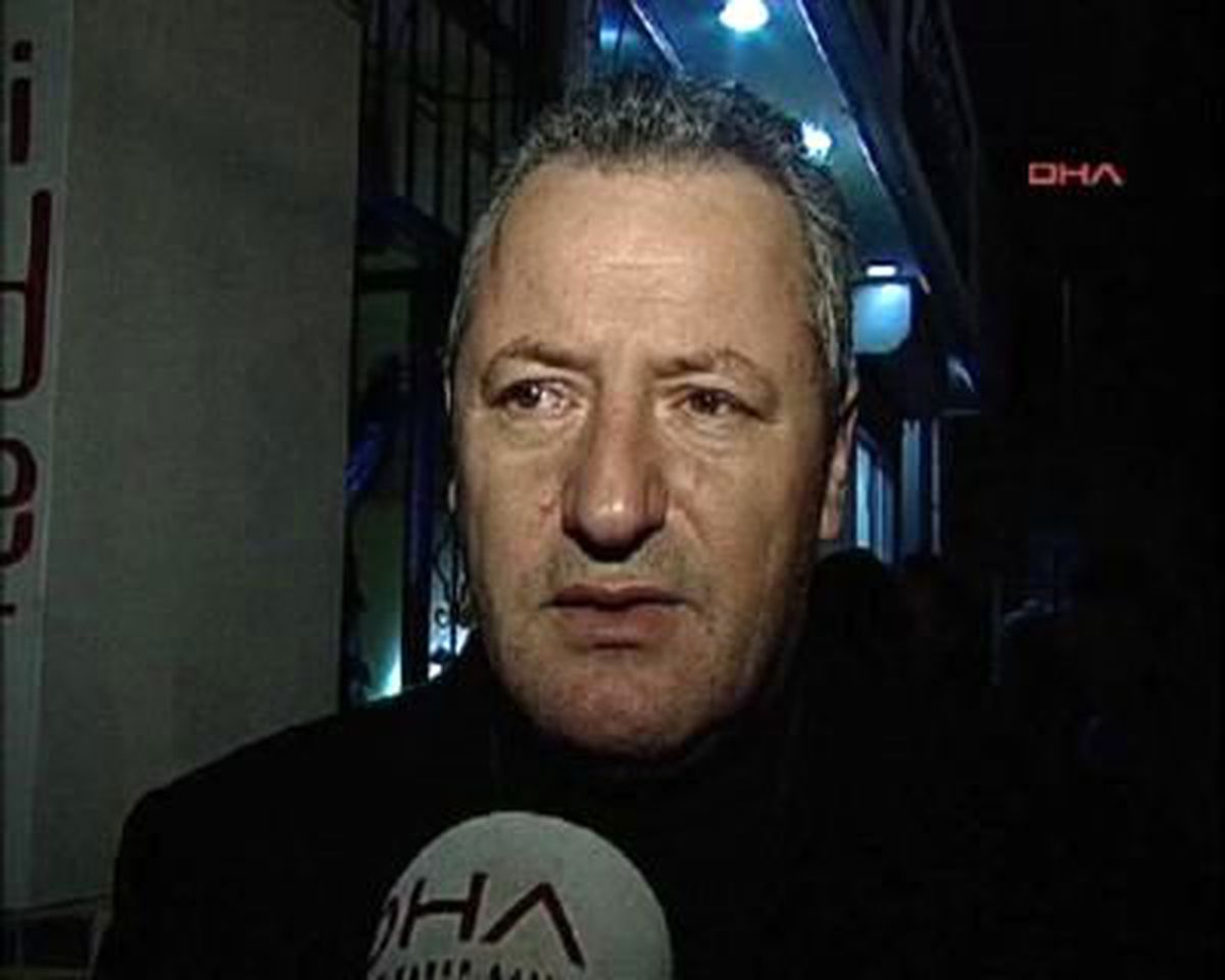 Çekmeköy Ülkü Ocakları Önünde Ses Bombası Patladı