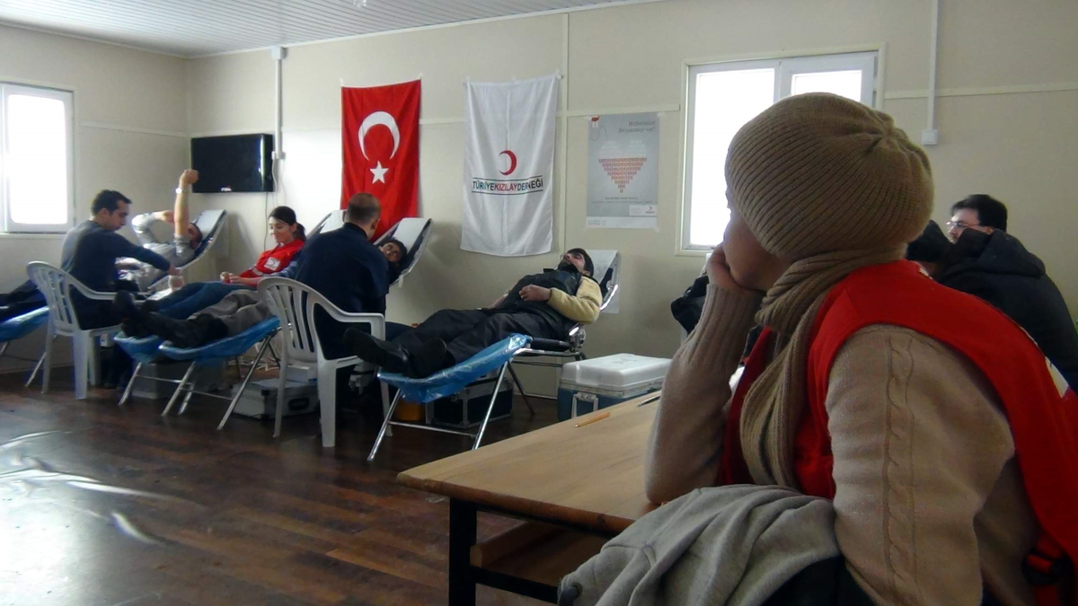 Ercişli Depremzedelerden Kızılay\'a Vefa Örneği