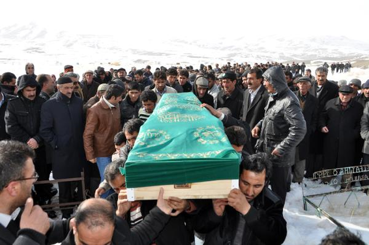 Esenyurt Yangınında Hayatını Kaybeden Vanlı İşçi Toprağa Verildi