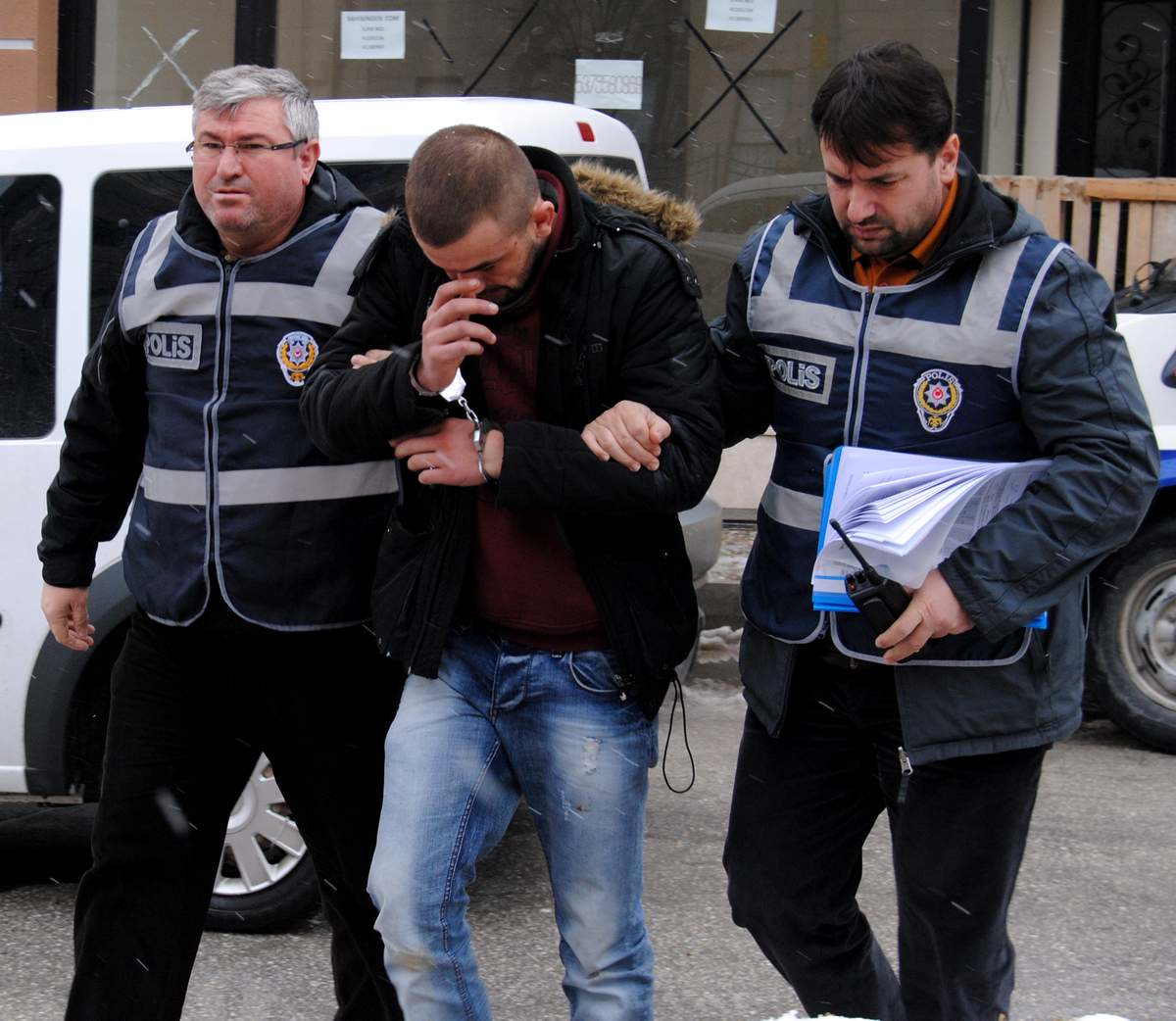 Eskişehir\'de Bir Kişiyi Silahla Yaraladığı İddia Edilen 3 Kişi Yakalandı