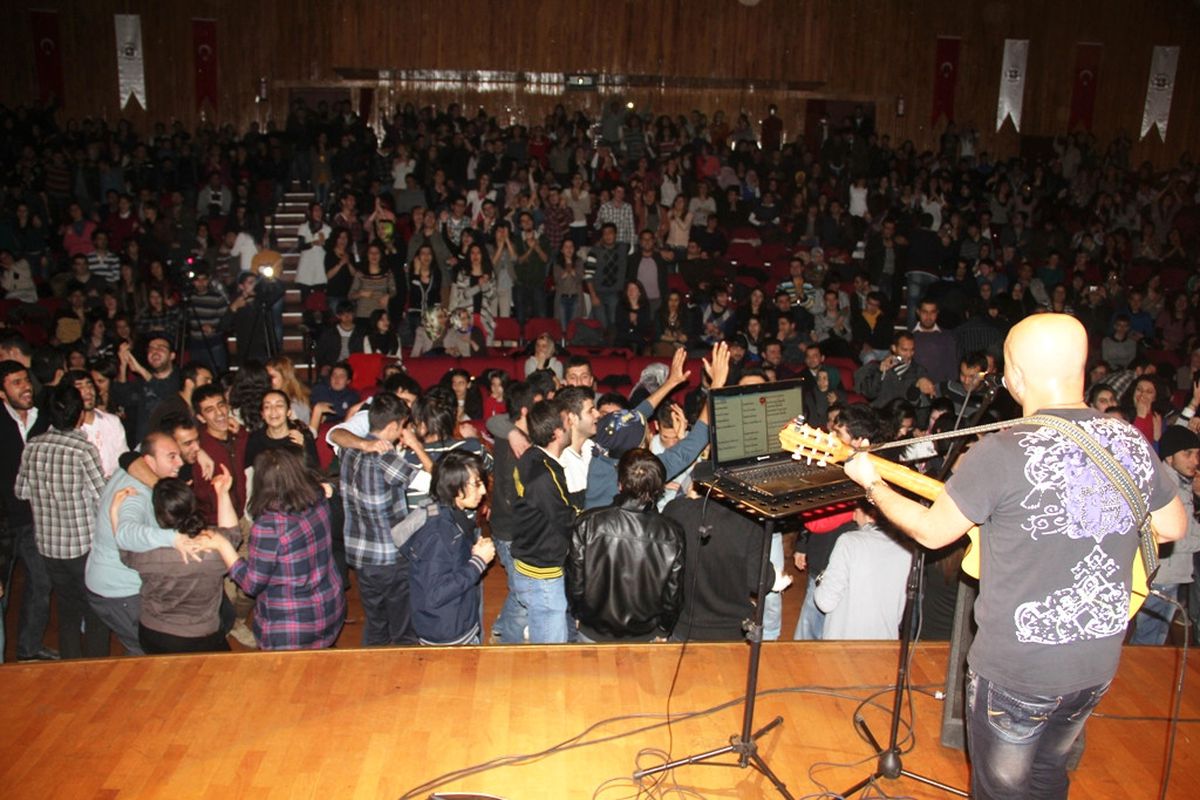 Fü Tıp Fakültesi Tarafından Organize Edilen "Pop Konseri" Büyük İlgi Gördü
