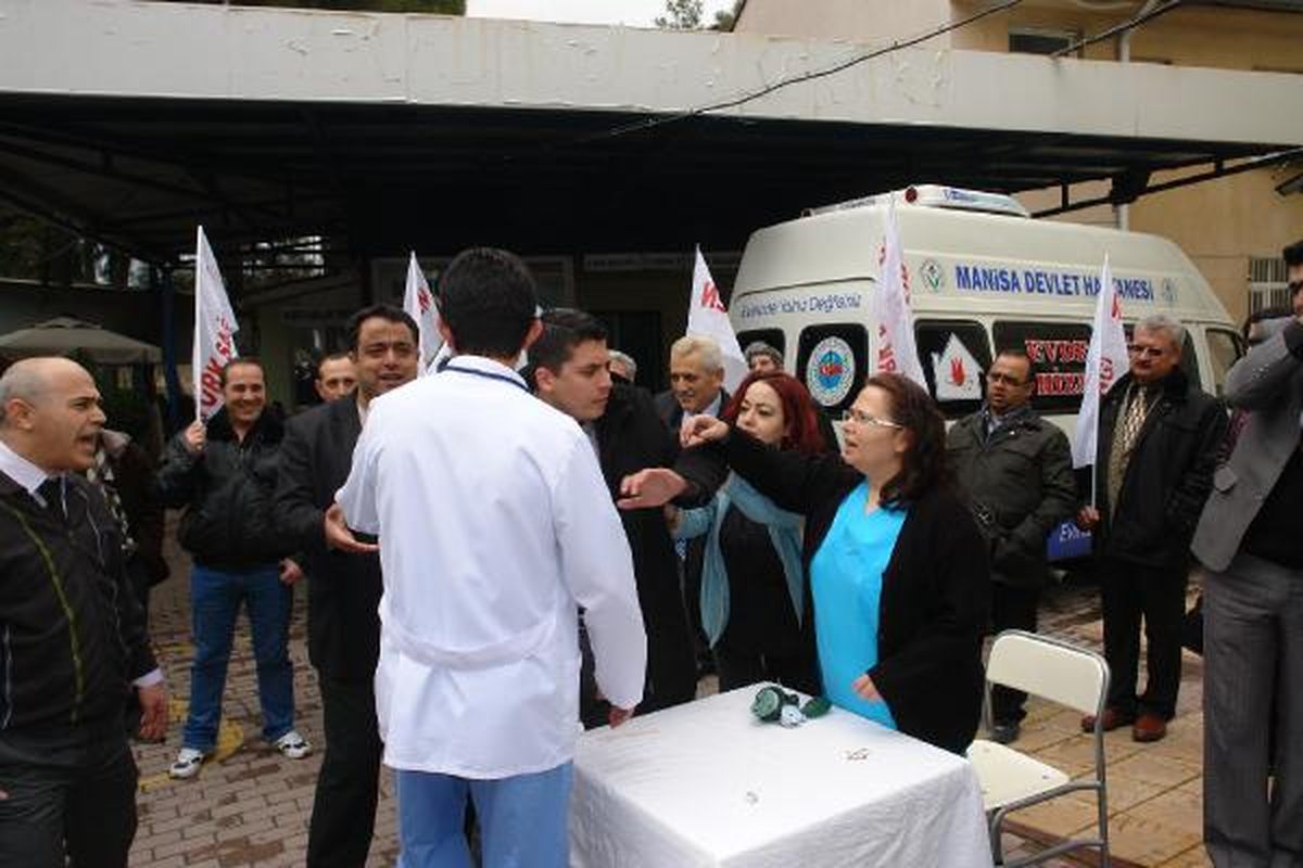 Hekime Şiddeti Canlandırdılar