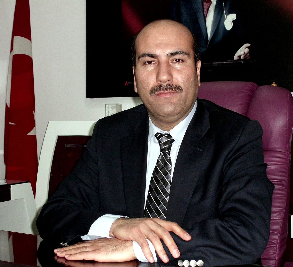 İş Çok, Çalışan Yok