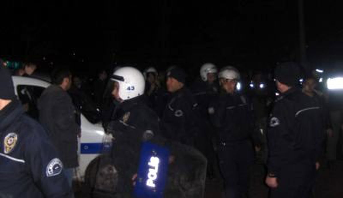 İşçiler, Polis Kıyafeti Giydirilip, Minibüsle İlçe Dışına Çıkarıldı