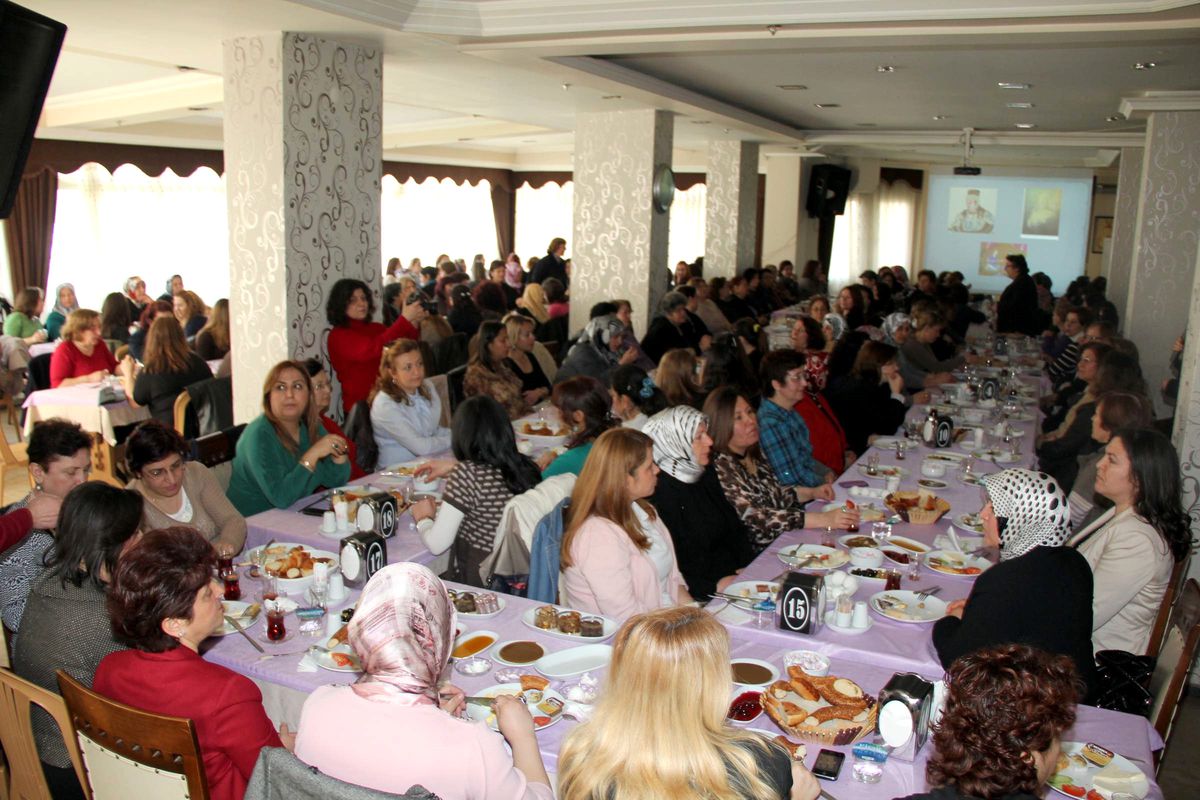 Kadınlar "Ailede ve Toplumda Kadın" Konuştu