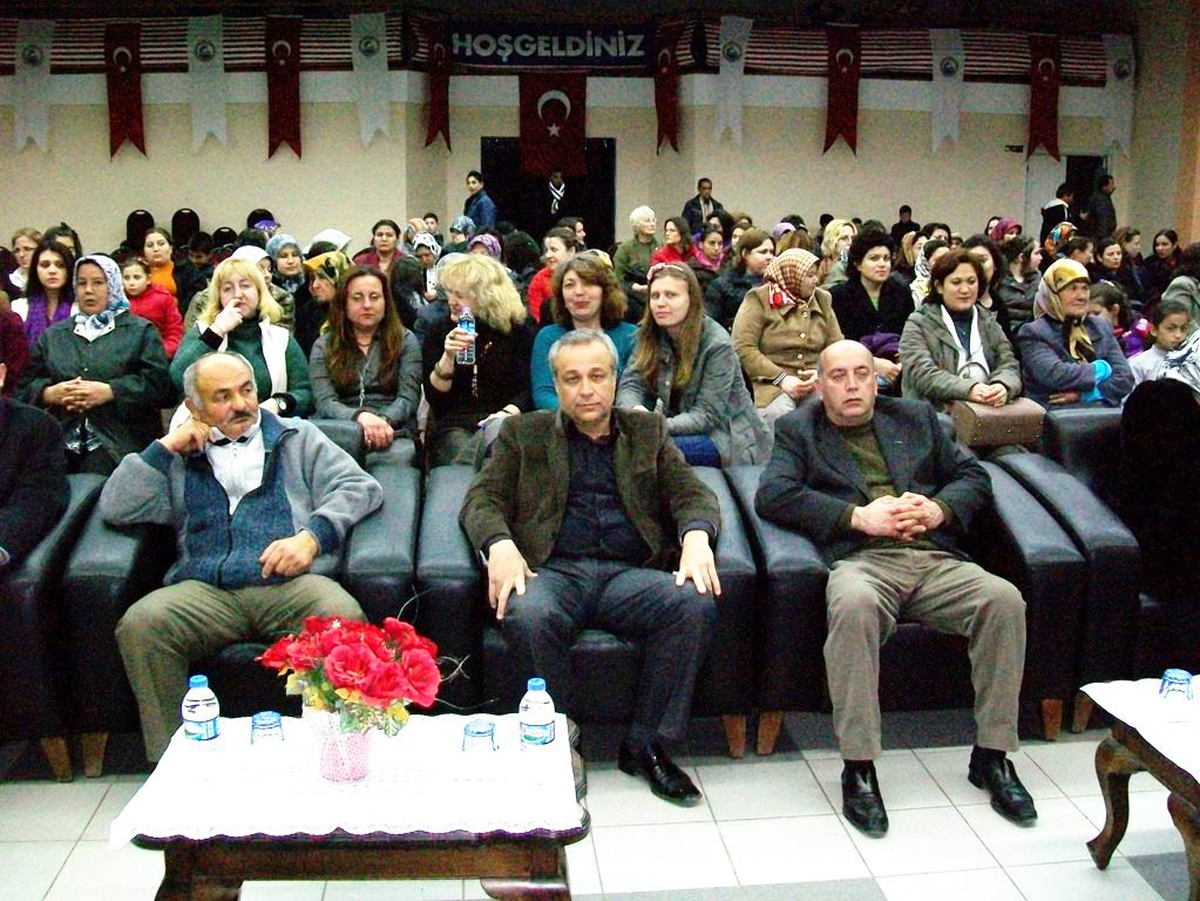 Karağaç'ta Vatandaşlar Ücretsiz Tiyatro İzledi