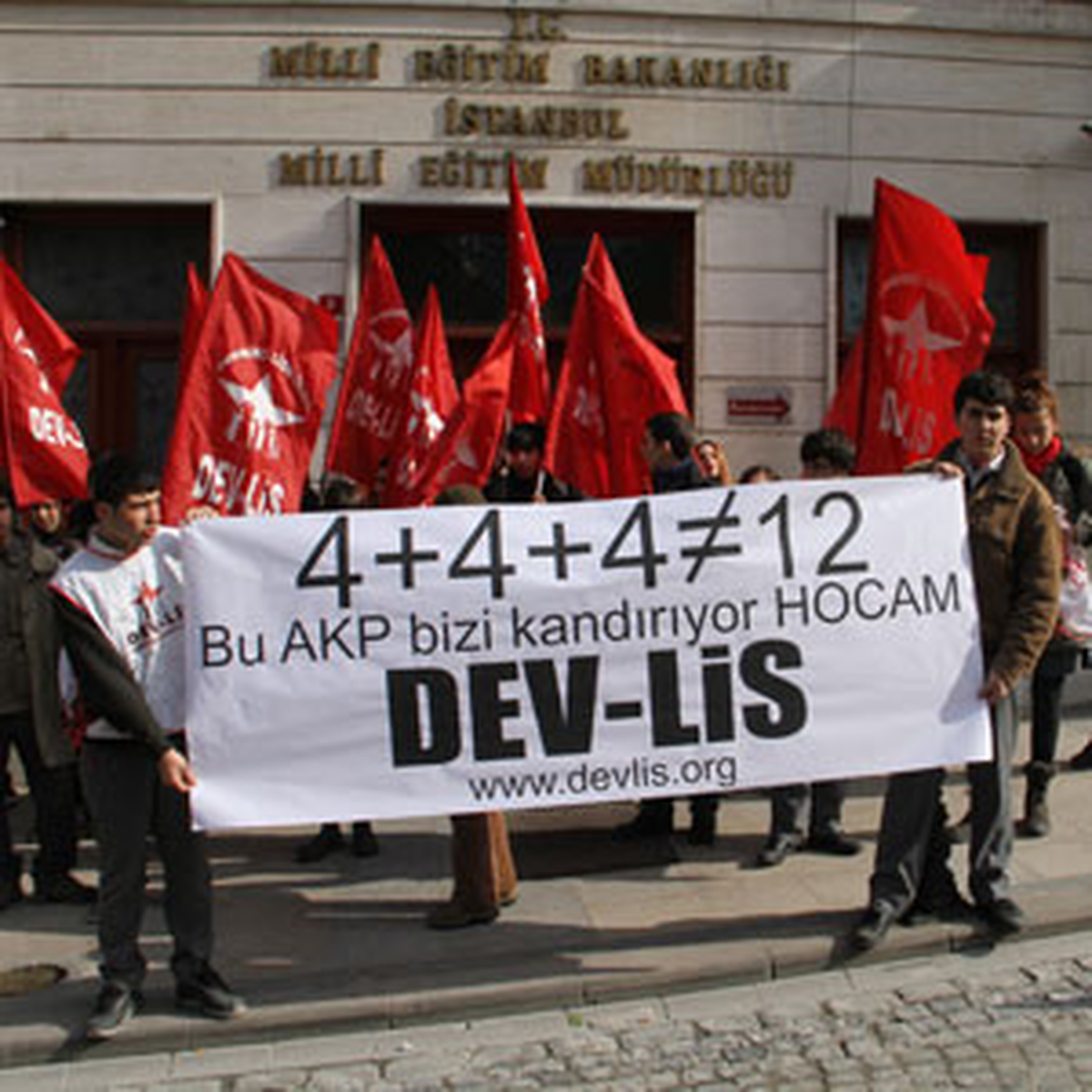 Liselilerden 4+4+4 Protestosu