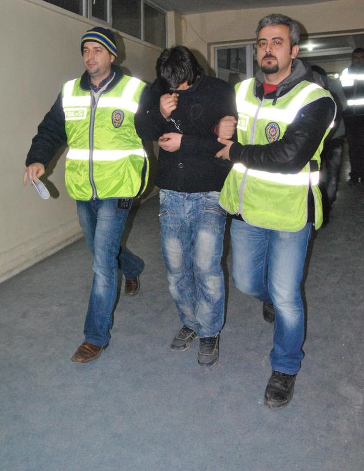 Marketten Şeker Çalan Şüpheliler Suçüstü Yakalandı