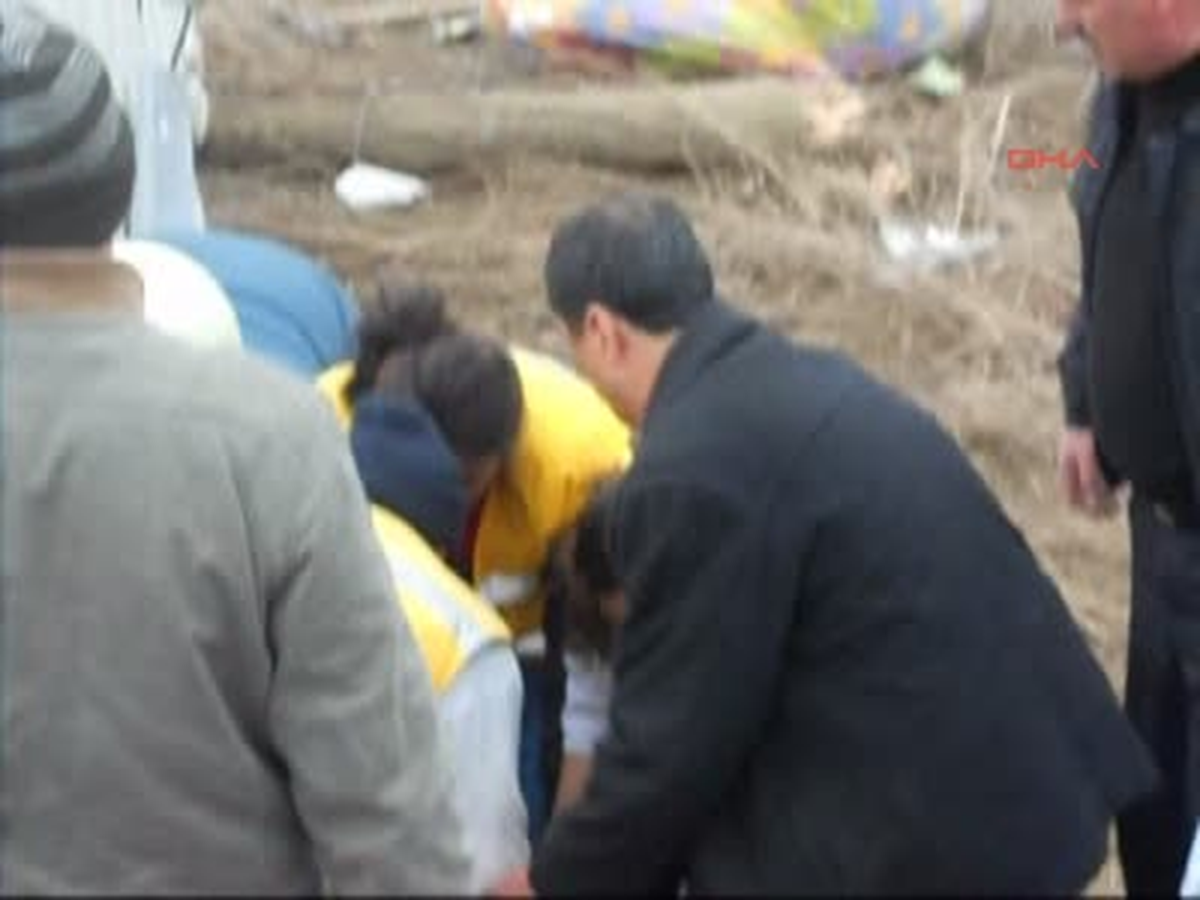 Minibüs Şarampole Yuvarlandı 1 Ölü, 5 Yaralı