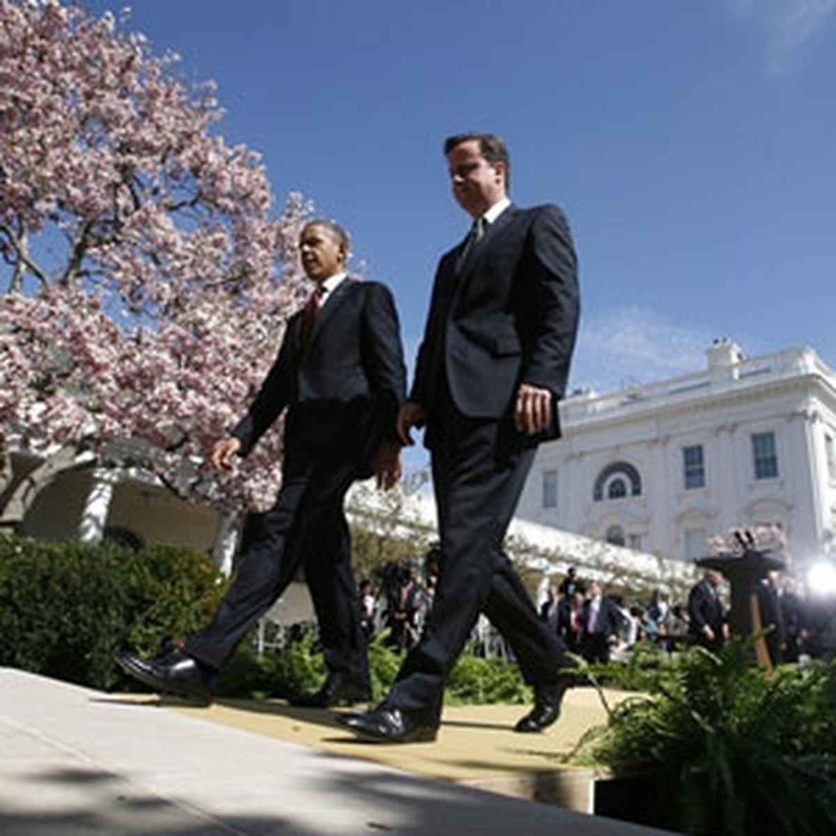 Obama, Beyaz Saray'da Cameron ile Bir Araya Geldi