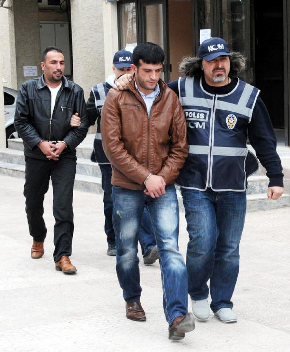 Otobüsle Esrar Sevkiyatına 2 Gözaltı