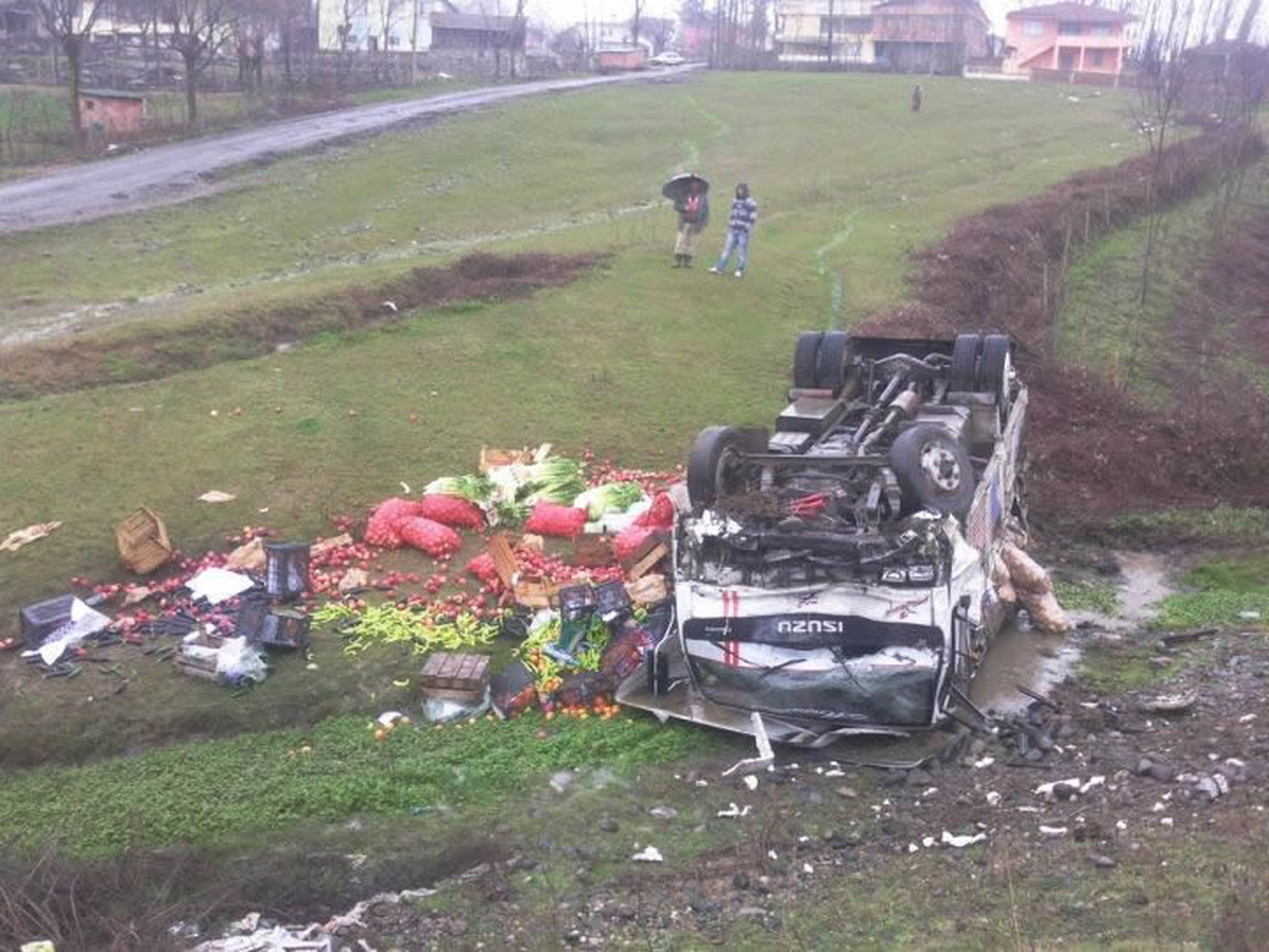 Otomobil ile Kamyon Çarpıştı: 1 Ölü, 1 Yaralı