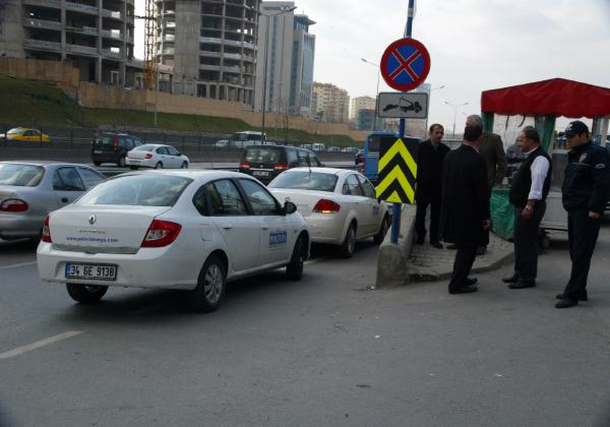 Otomobilinin Lastiğini Değiştirirken 140 Bin Lira Çaldırdı