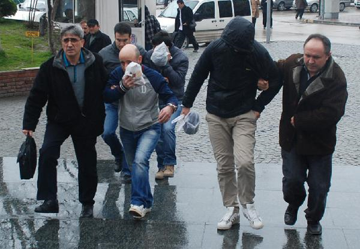 Radyo İstasyonunu Soyanlar Tutuklandı