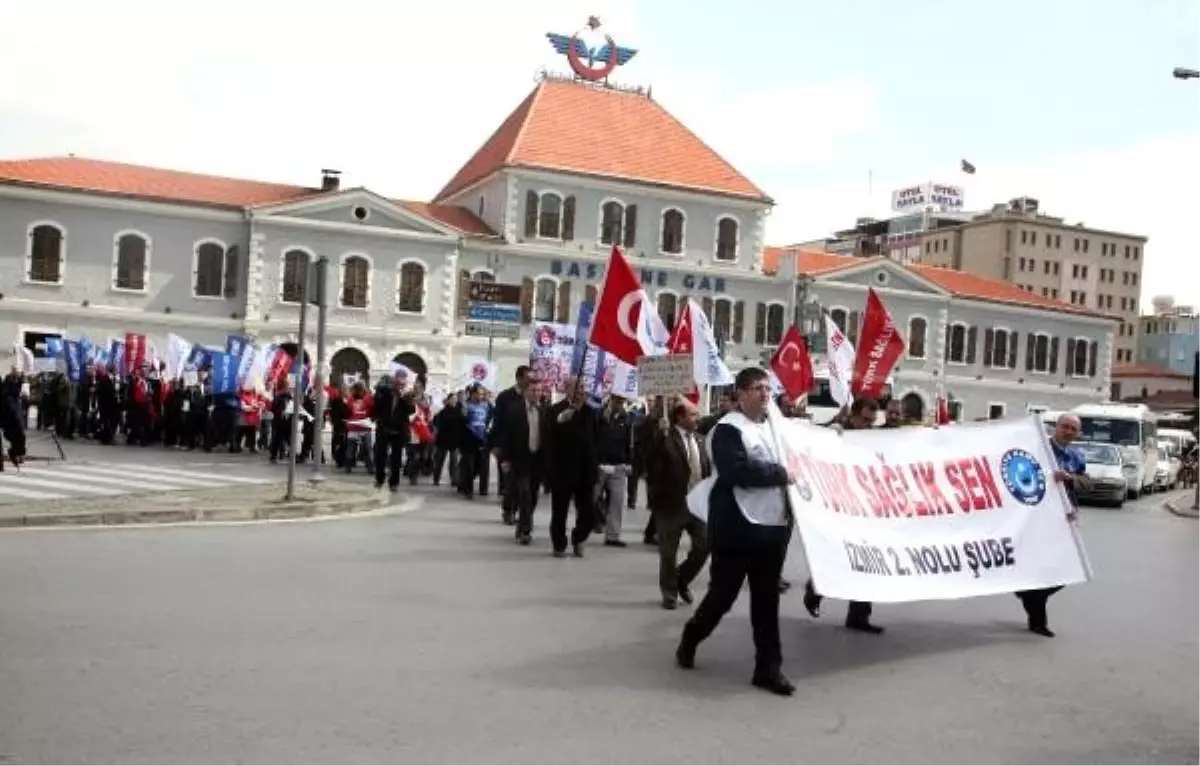 Sağlık Çalışanları Doktor Önlüğü Yaktı