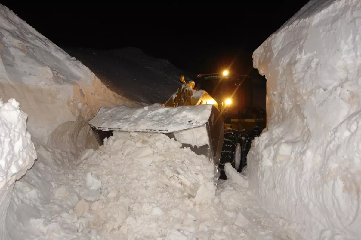 Şemdinli\'de 8 Köy Yolu 1 Aydır Ulaşıma Kapalı