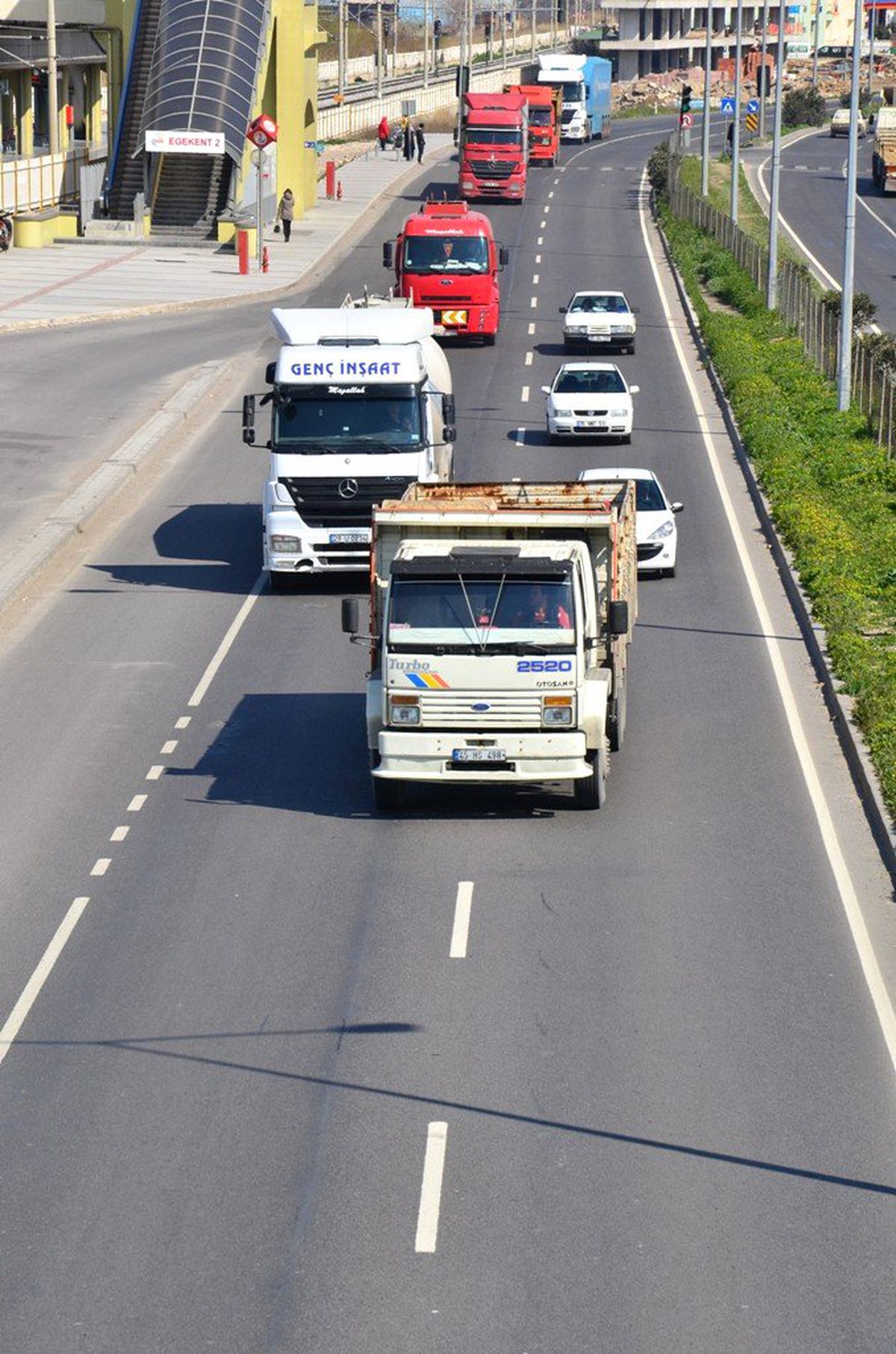 Şerit İhlali Trafik Canavarına Davetiye Çıkarıyor