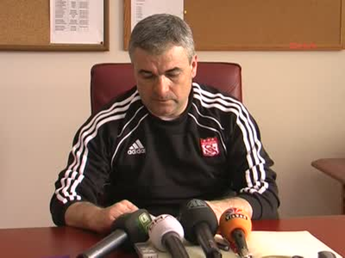 Sivasspor Teknik Direktörü Çalımbay: "Bariz Hakem Hatalarıyla Mağlup Olmak İstemiyoruz"