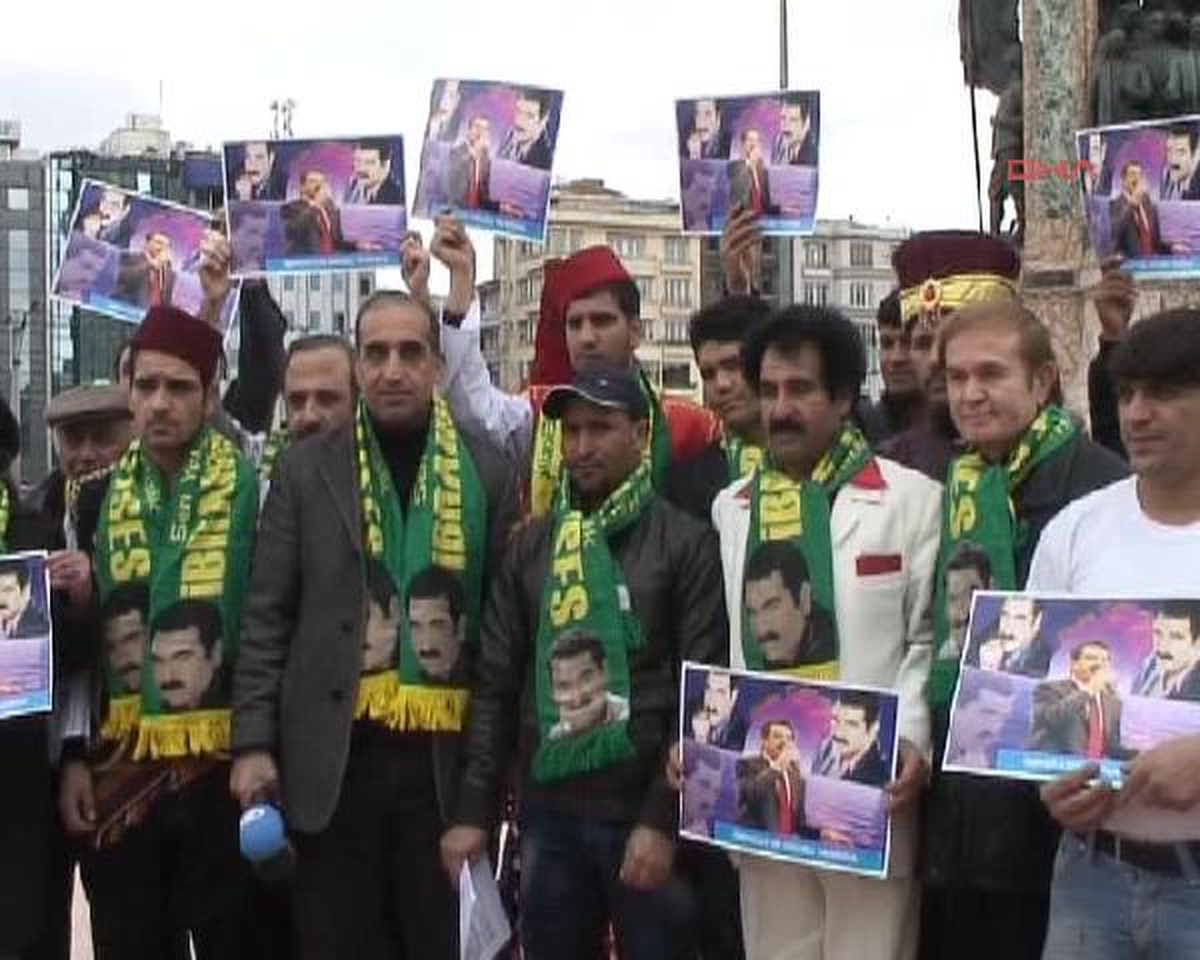 Tatlıses Hayranlarından Taksim\'de "Mucize Gün" Kutlaması