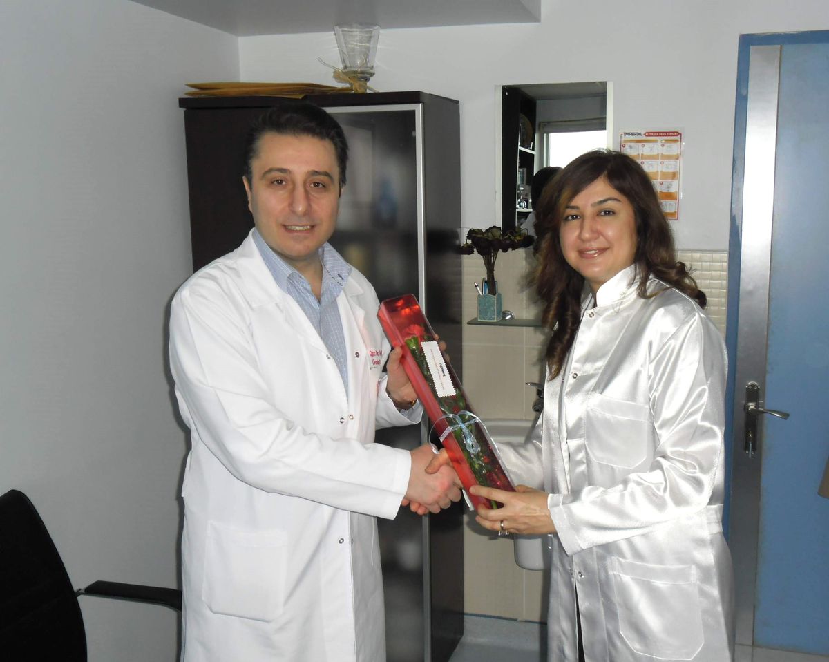 Tıp Bayramı\'nda Doktorlara Kırmızı Gül