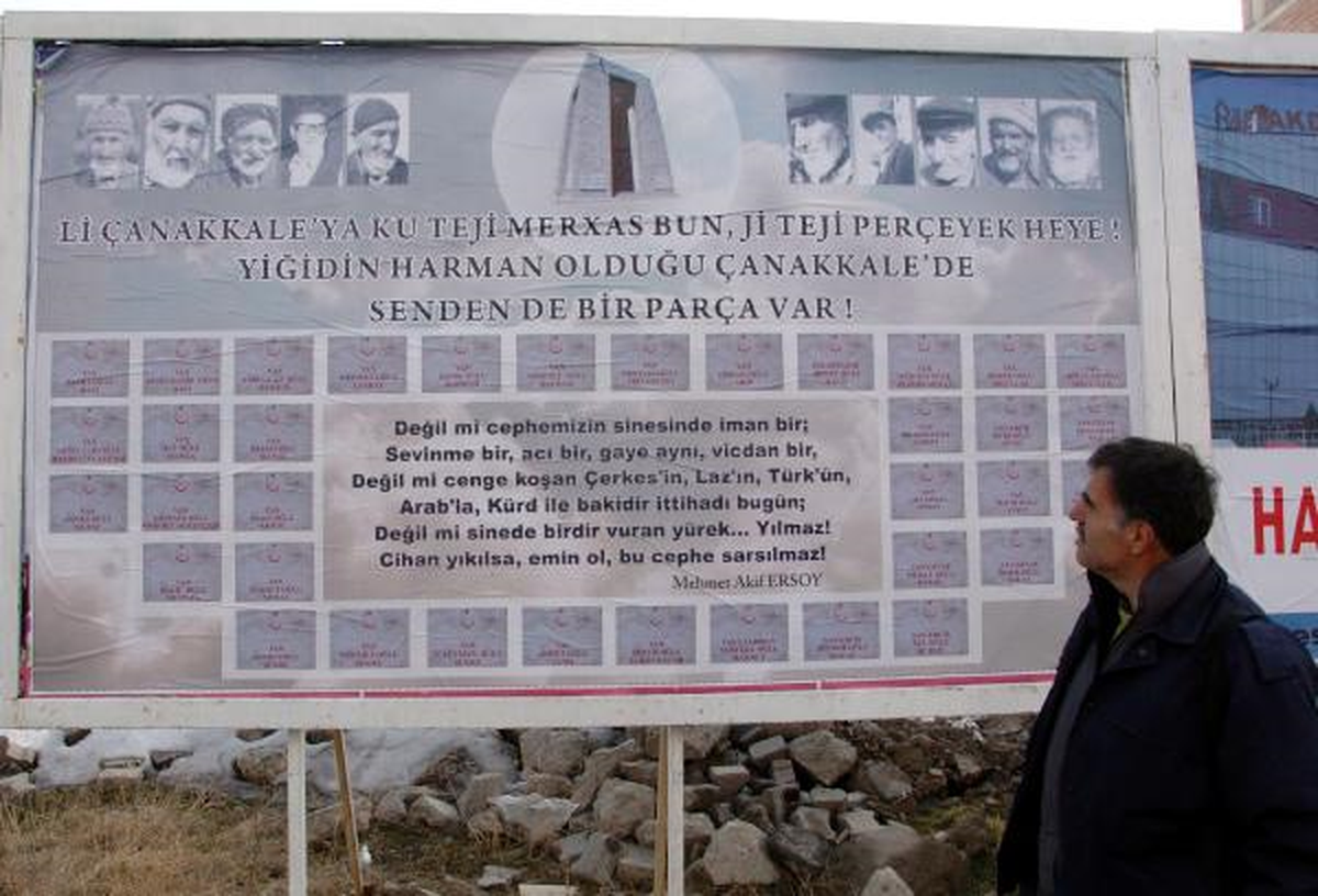 Van\'da, Çanakkale Zaferi\'nin Yıl Dönümü İçin Kürtçe Afiş