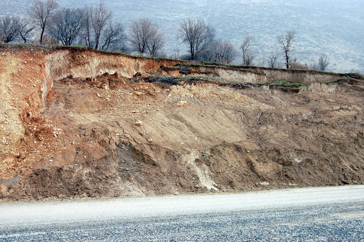 Yağışlar Toprak Kaymalarına Neden Oluyor